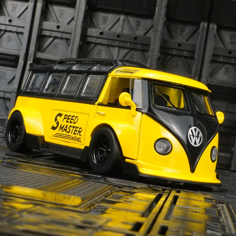 1:32 simulation Volkswagen T1 alloy van model with doors that can be opened has  sound and lighting functions, rich details