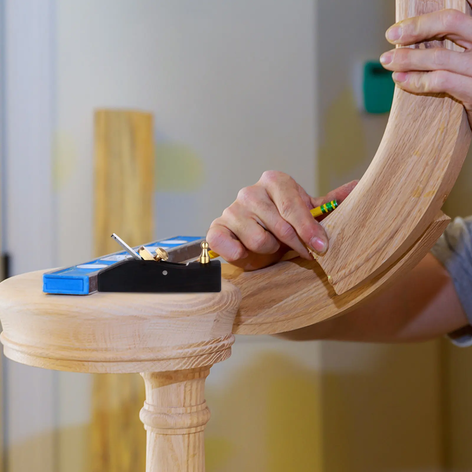 

Ручной рубанок для деревообработки с полировщиком для закругленных углов, высококачественными стальными лезвиями и удобной рукояткой.