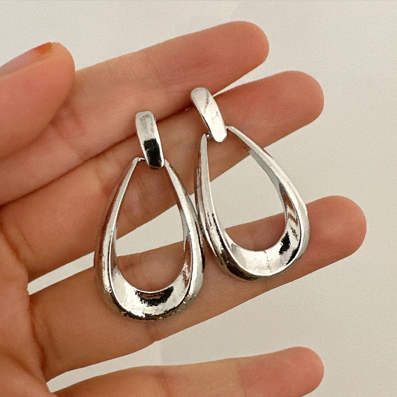 أقراط هندسية بسيطة على الطراز الفرنسي للنساء أقراط متدلية عصرية فاخرة للحفلات اليومية والعطلات مجوهرات هدايا 2025 جديد