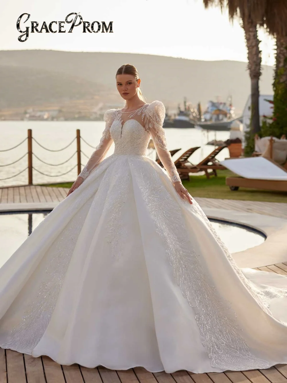 

Romantic Long-Sleeved Wedding Dress Elegant Beaded Bridal Gown Stylish Appliqued Floor-Length Wedding Gown Customized