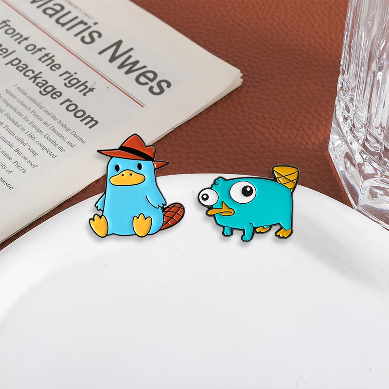 بيري خلد الماء بروش المينا دبابيس الكرتون أنيمي كاوبوي خلد الماء دبابيس معدنية الملابس التلبيب شارات مجوهرات هدية للأصدقاء