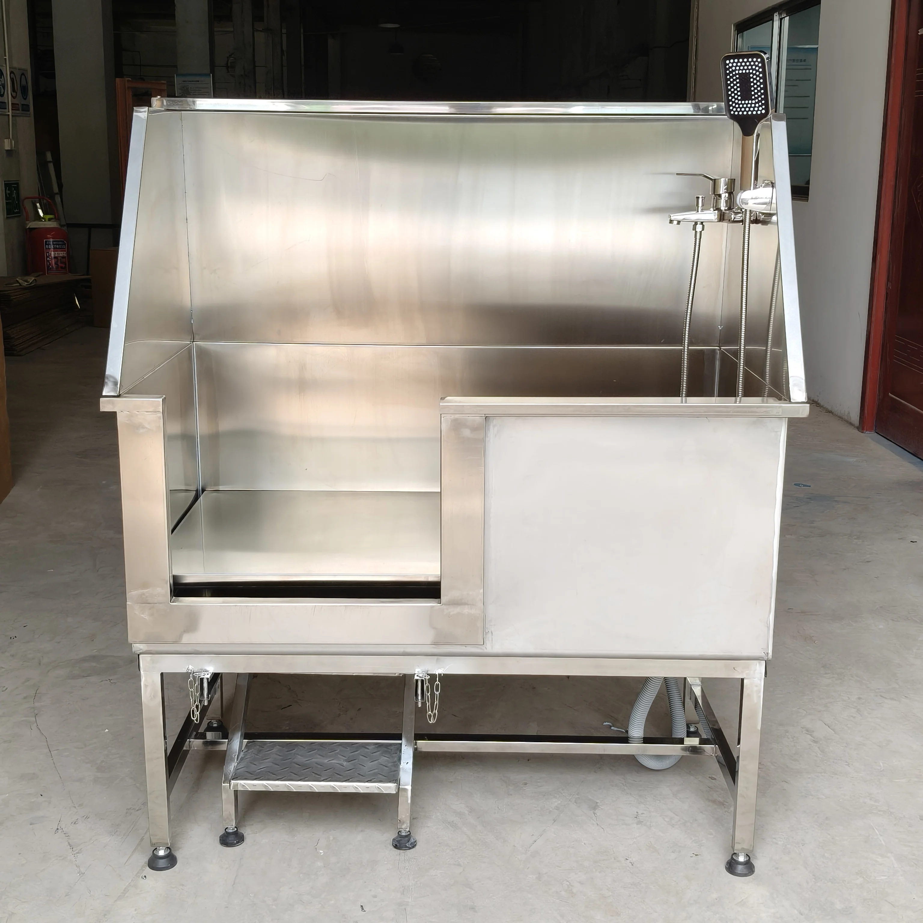 Commercial Eco-friendly Stainless Steel Dog Wash Tub Station For Salon & Vet Clinic With Accessories And Bathroom Use