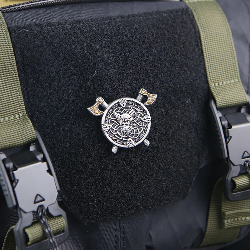 Insignia Metálica Vikinga Hacha para Mochila Táctica MOLLE - imagen 3