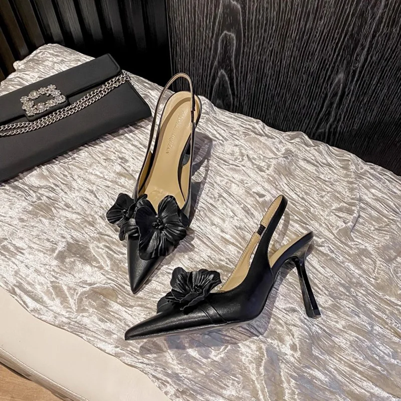 

Spring/Summer 2025 New Large Size Pointed Toe Elegant Flower Decorated Small Square Heel Thin High Heel Single Shoes Backless Sa
