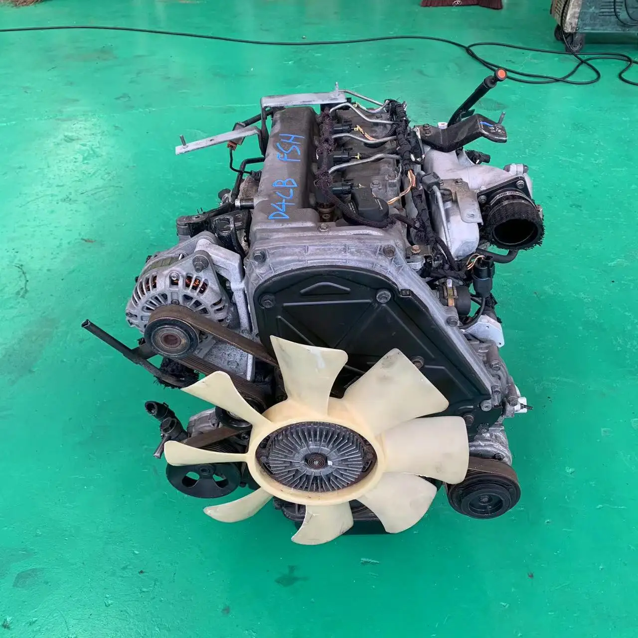 قطع غيار سيارات تجميع محرك الديزل المستخدمة لشركة Hyundai D4CBT 2.5L 4 أسطوانات عالية الأداء تستخدم على نطاق واسع مبيعات المصنع مباشرة للمحرك