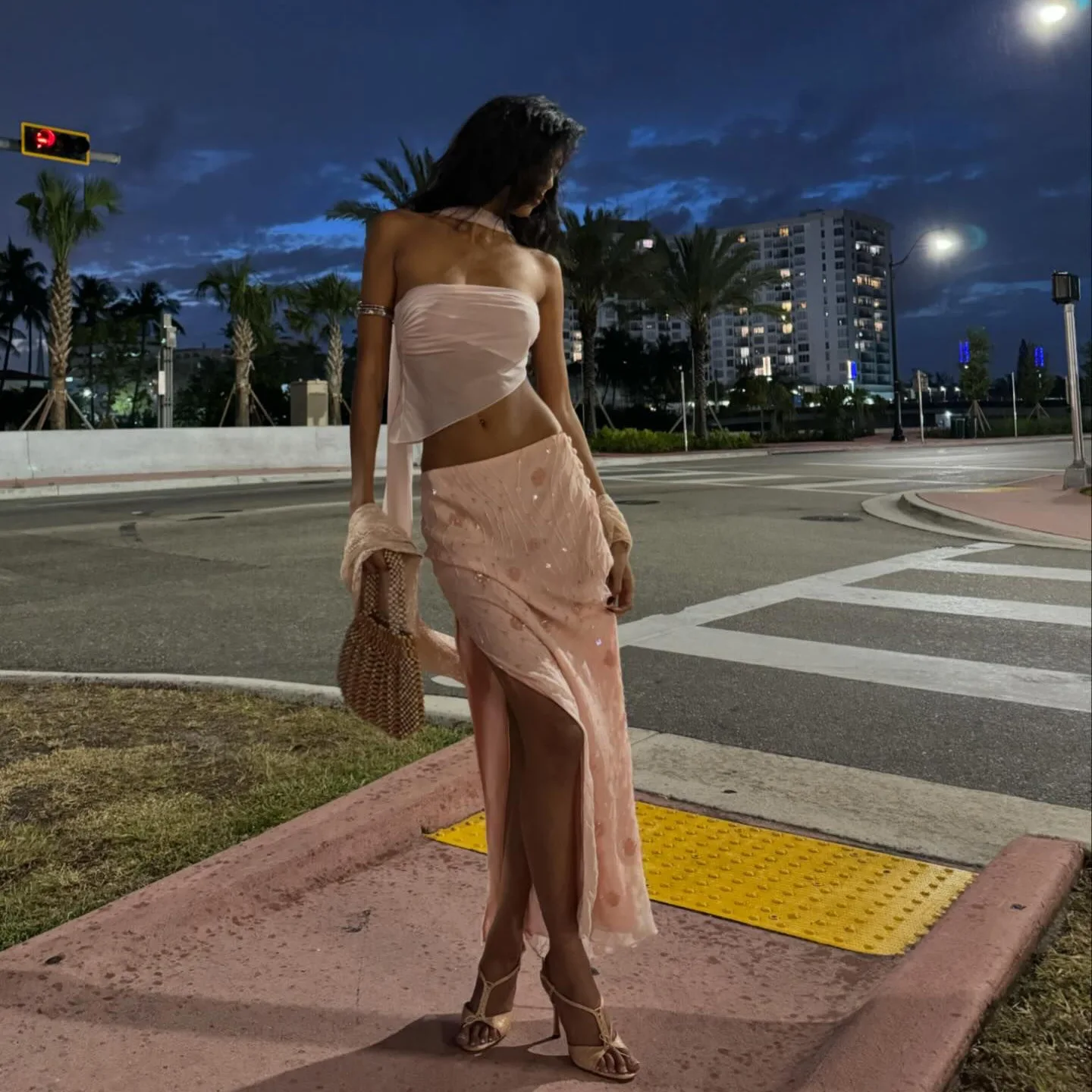 

Holiday seaside babes sexy split-end low-rise sequined skirt fashionable simple and versatile temperament luxury elegant high-en