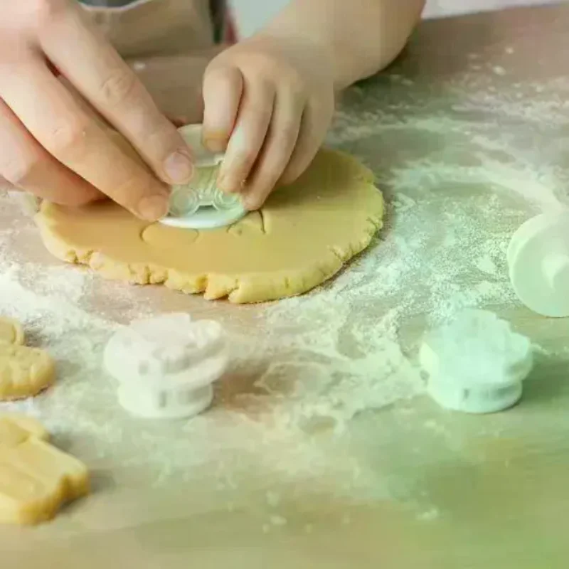 4pcs 3D Car Plane Cookie Cutter Biscuit Mold Train Vehicle Transportation Baking Stamp Press Plunger Sugarcraft Fondant Cutters