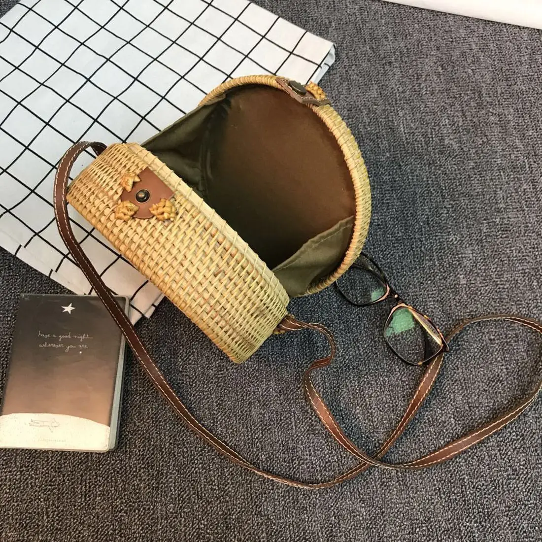 Tas Kulit Crossbody Buatan Tangan Vintage Bali Baru 2023 Tas Pantai Bulat Tas Rotan Lingkaran Wanita Tas Bahu Bohemian Kecil