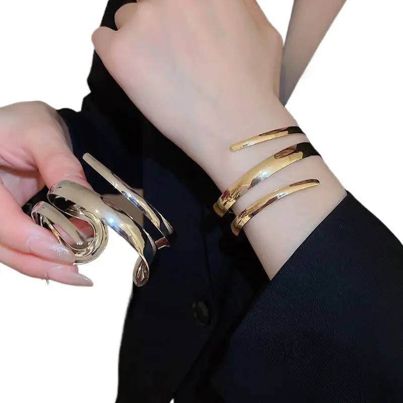 2Pcs Wide Face Geometric Lines Hollow Bracelet Ring For Women Temperament