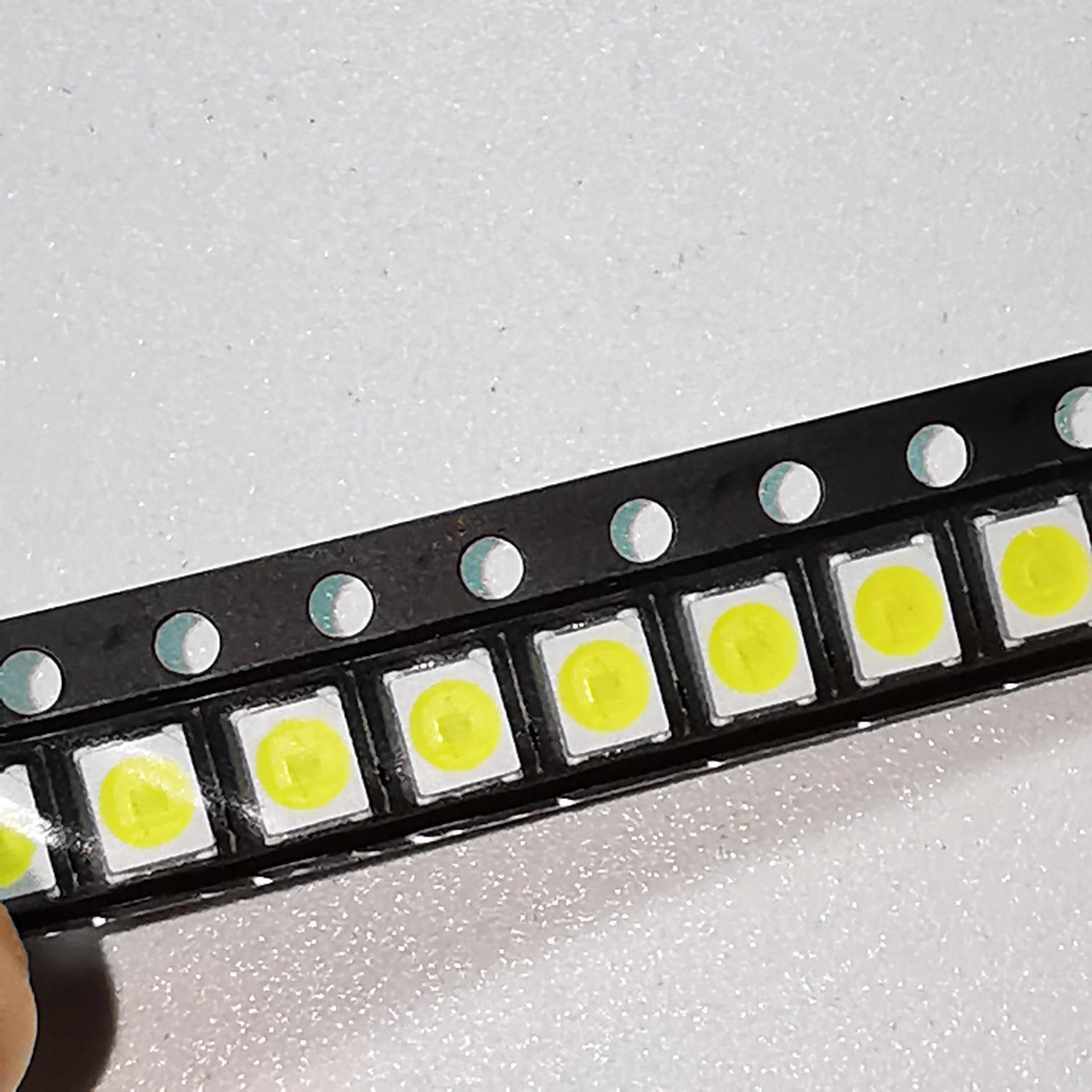 1000PCS DCSB Light source TV backlight LED light bead cold platinum wire copper bracket 3528 2835 3.6V 350MA 1W 150LM Cool white