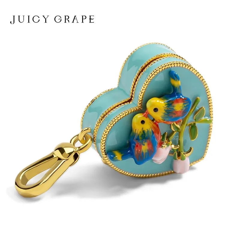 

Juicy Grape Handcrafted Heart Pendant Versatile Charm Sweater Chain Keychain 18K Gold Plated 2025 New Year Christmas Gifts