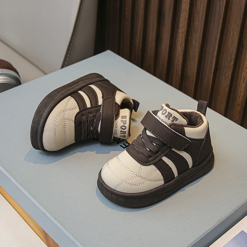 2025 شتاء جديد للأطفال أحذية رياضية الشتاء سميكة الدافئة حذاء كاجوال للبنين والبنات لينة سوليد عدم الانزلاق أحذية قطنية