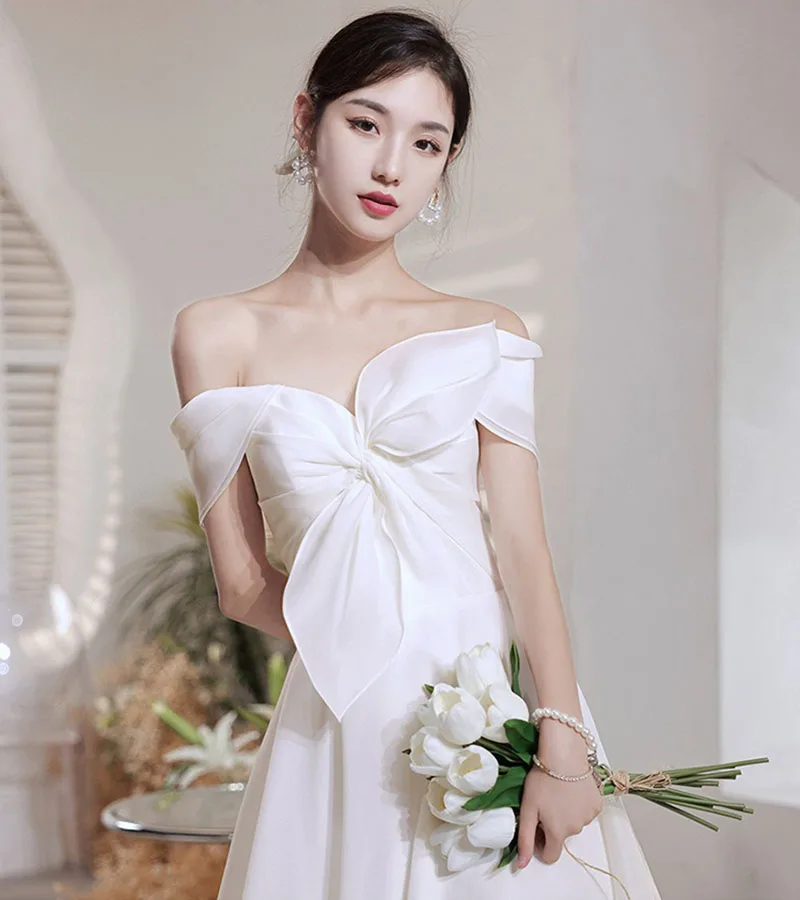 ชุดแต่งงานผ้าซาตินสไตล์ฝรั่งเศสแบบใหม่ปี 2025 สำหรับเจ้าสาว ชุดหมั้นแบบไหล่เดียว ดีไซน์เกาหลี