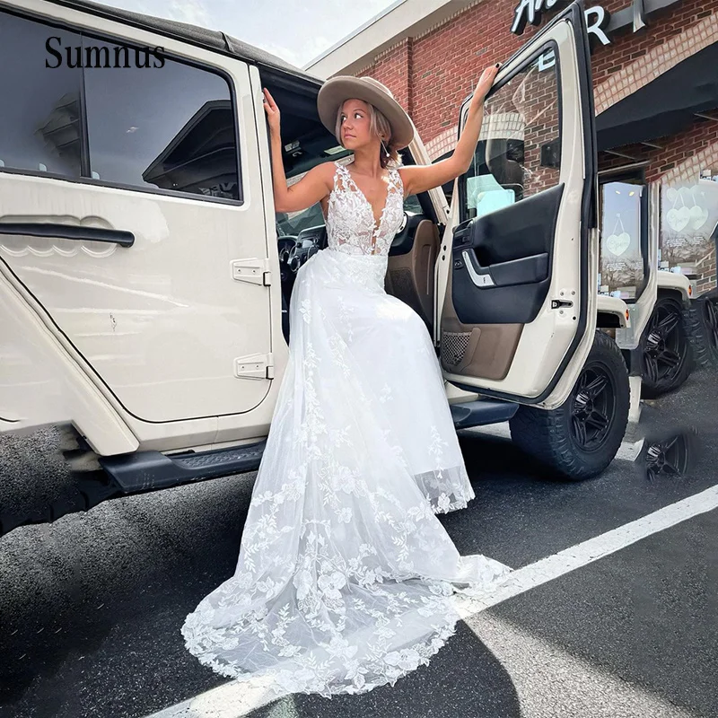 

Sumnus Boho Wedding Dress White Lace Appliques Sexy Deep V neck Bride Dresses Sleeveless Long Bridal Gowns Vestido de Novia