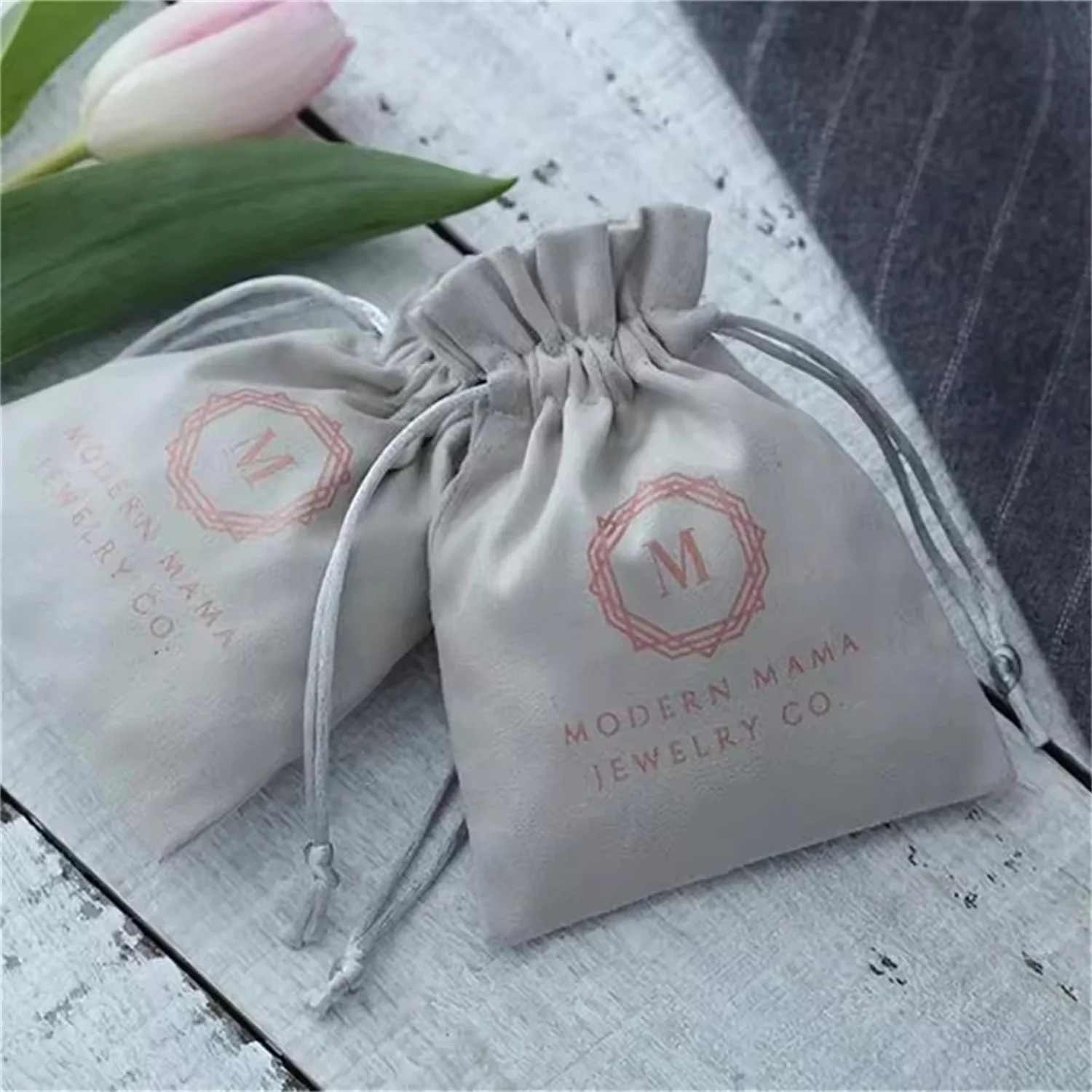 100 Personalized Flannel Jewelry Bags Grey Velvet drawstring Pouches Gift Packaging for Wedding Christmas Can Custom Logo