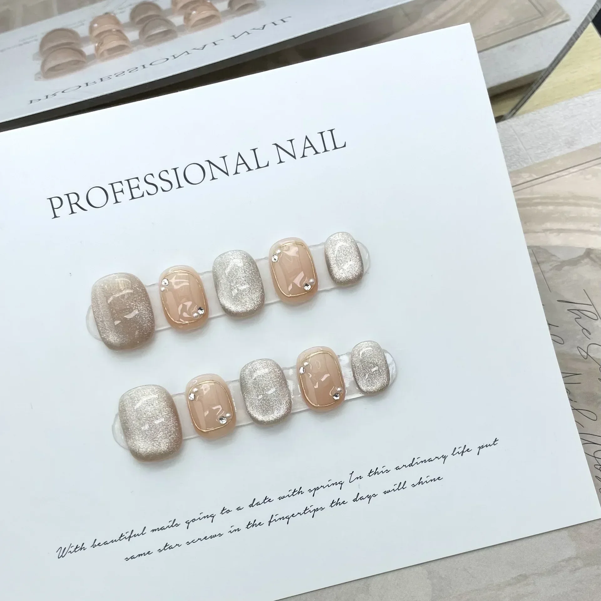 

10 шт., накладные ногти ручной работы с кристаллами «кошачий глаз», короткие накладные ногти с квадратной головкой, блестящие бриллиантовые жемчужные ногти, чистые французские накладные ногти