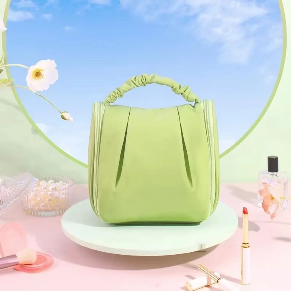 حقيبة مستحضرات التجميل السحابية ذات سعة كبيرة بلون سادة، حقيبة مكياج لطيفة، حقيبة أدوات الزينة المحمولة بسحاب للسفر في الهواء الطلق