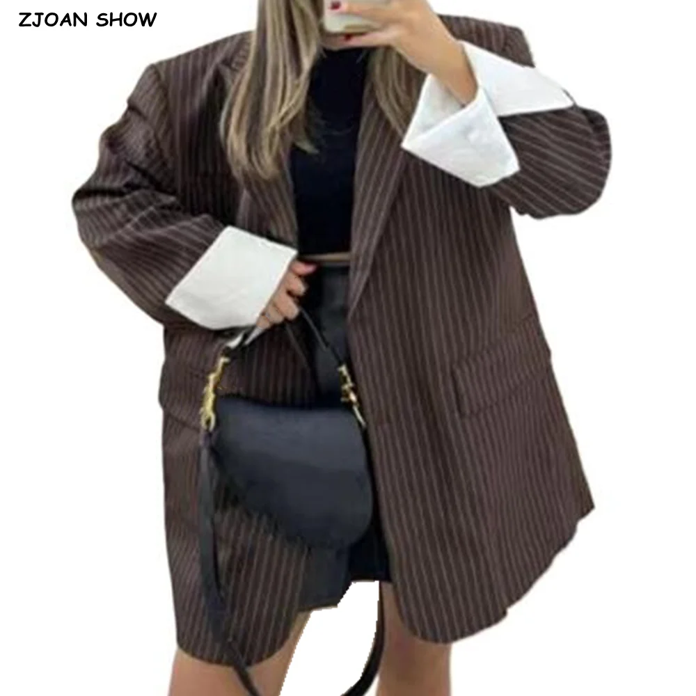 Żakiet damski oversize w stylu boyfriend vintage z długim rękawem, wywijanymi mankietami, w paski w kolorze chill brown, z klapami, luźny krój, moda 2025.