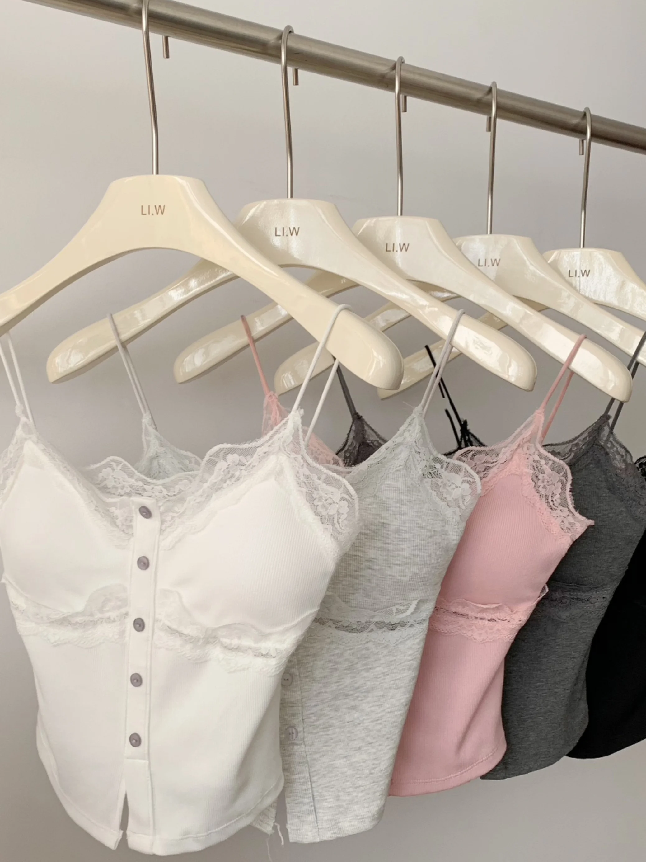 

Кружевная майка с v-образным вырезом на бретельках, женский внутренний бюстгальтер Beau Ba, цельная основа с накладкой на грудь, верхняя часть тела, Гуанчжоу, тринадцатый фа...