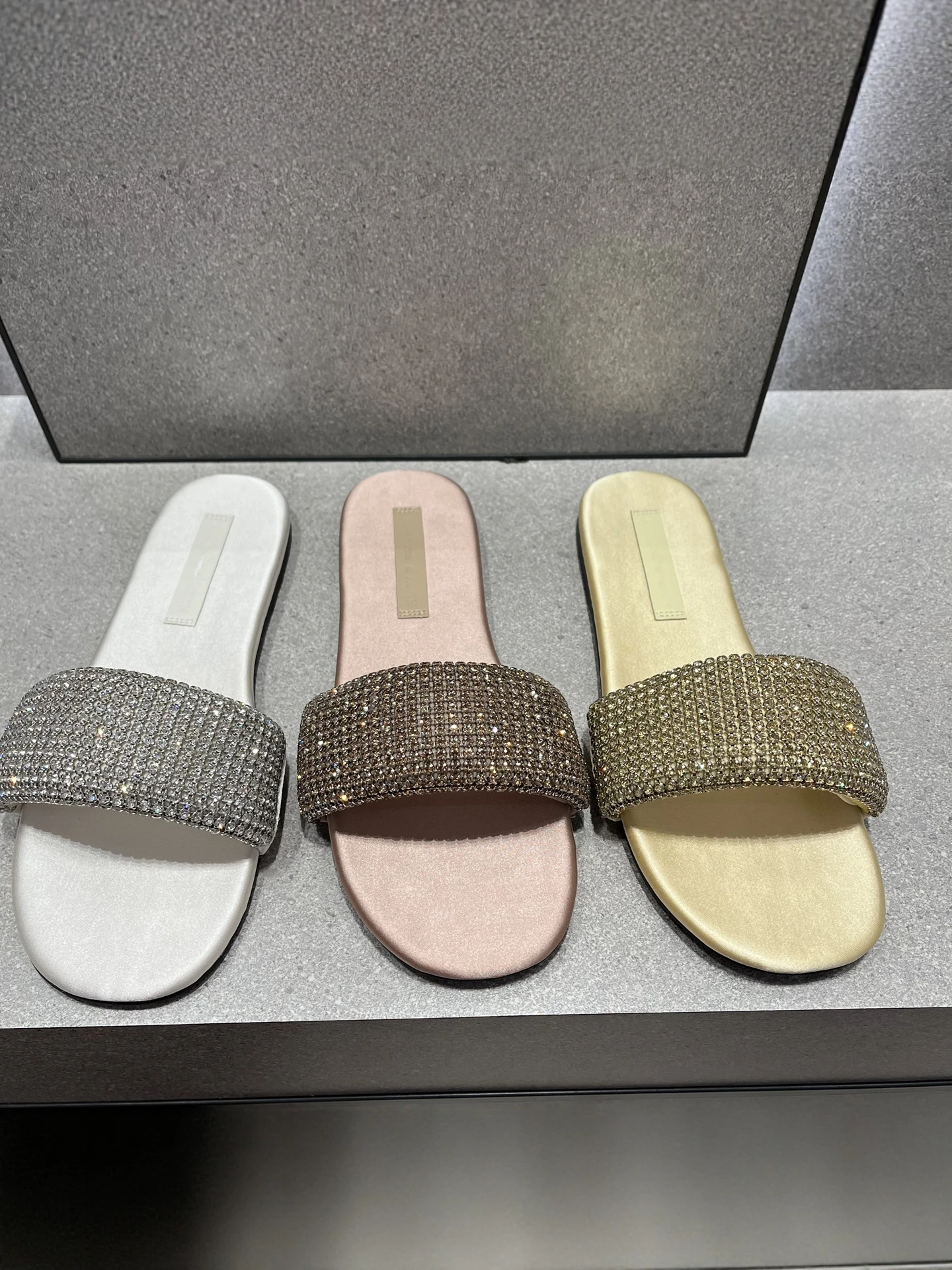 nuovi-sandali-estivi-da-donna-con-strass-ciabatte-traspiranti-con-punta-rotonda-e-suola-in-gomma-adesiva