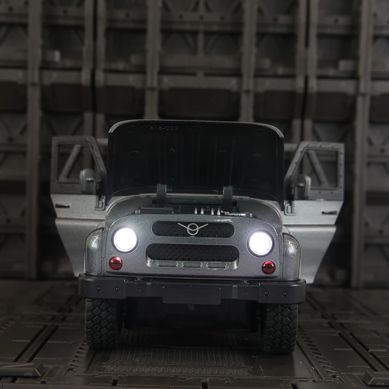 1:18 Watts Hunter vehículo todoterreno modelo de coche de aleación ornamento, puertas y capó del motor, el maletero se puede abrir rico en detalles
