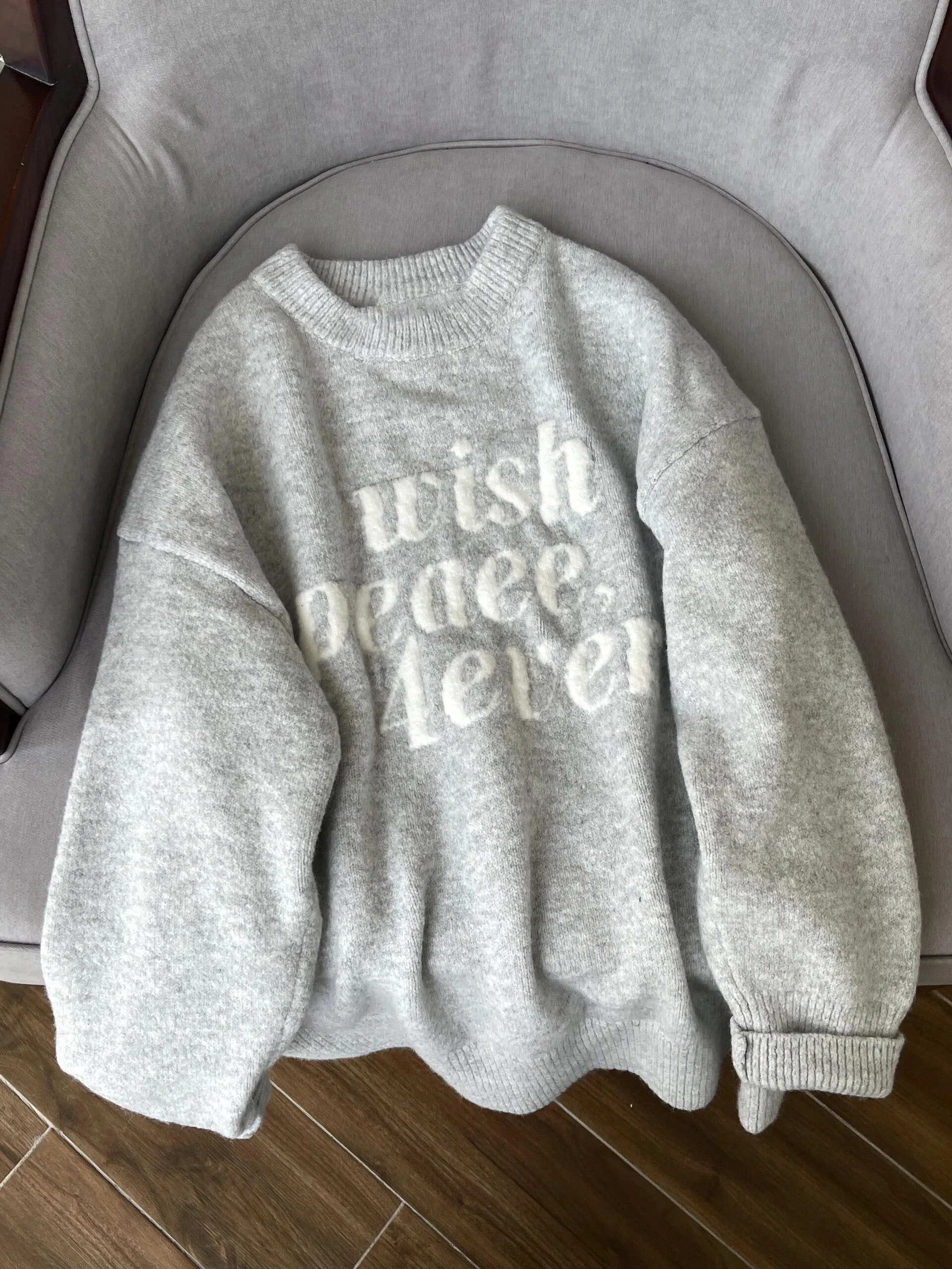 เสื้อสเวตเตอร์ถักสไตล์อเมริกันย้อนยุคสำหรับผู้หญิง ทรงหลวม ใส่ได้ทั้งฤดูใบไม้ร่วงและฤดูหนาว สไตล์ลำลอง คอกลม เนื้อผ้านุ่ม สวมใส่สบาย