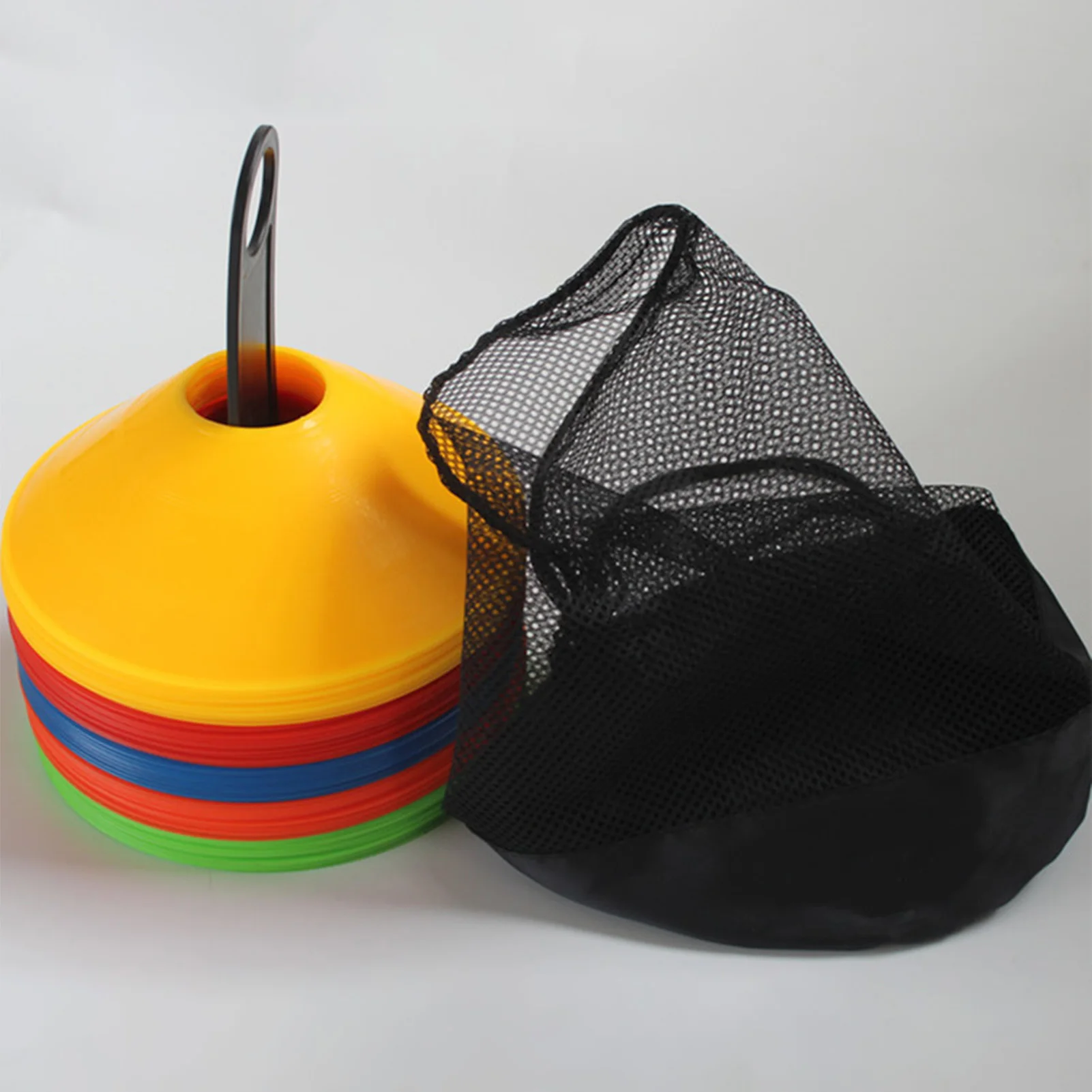 ensemble-de-50-cones-d'entrainement-de-football-marqueurs-d'agilite-ronds-a-haute-visibilite-equipement-sportif-pour-exercices-de-football-et-de-course