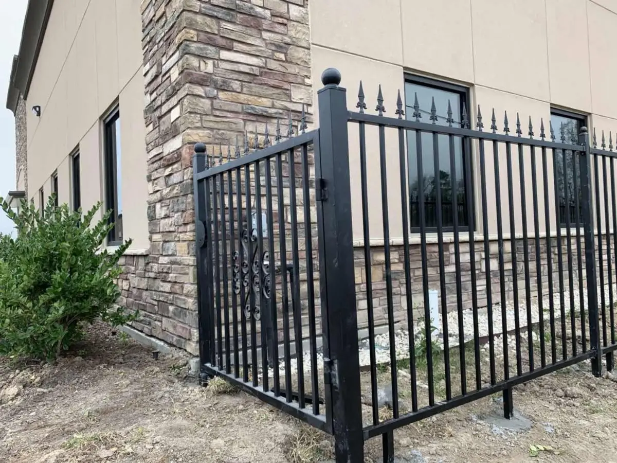 China Luxury Wrought Iron Fence Aluminum Fence 6FT x 8FT