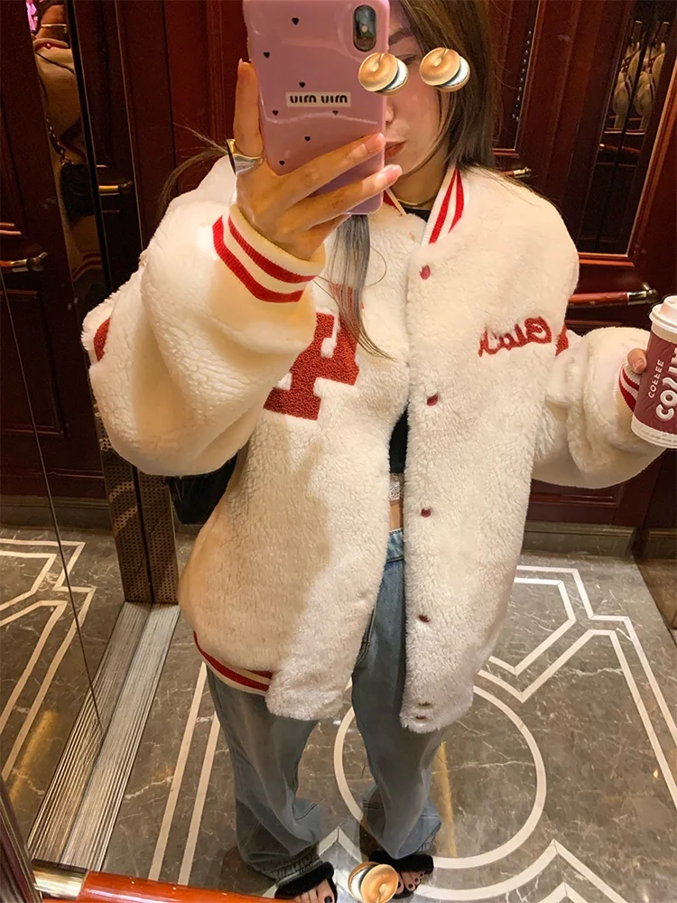 

Женская зимняя бейсбольная куртка с воротником из овечьего меха, теплое белое пальто из натуральной кожи и меха, верхняя одежда небольшого размера