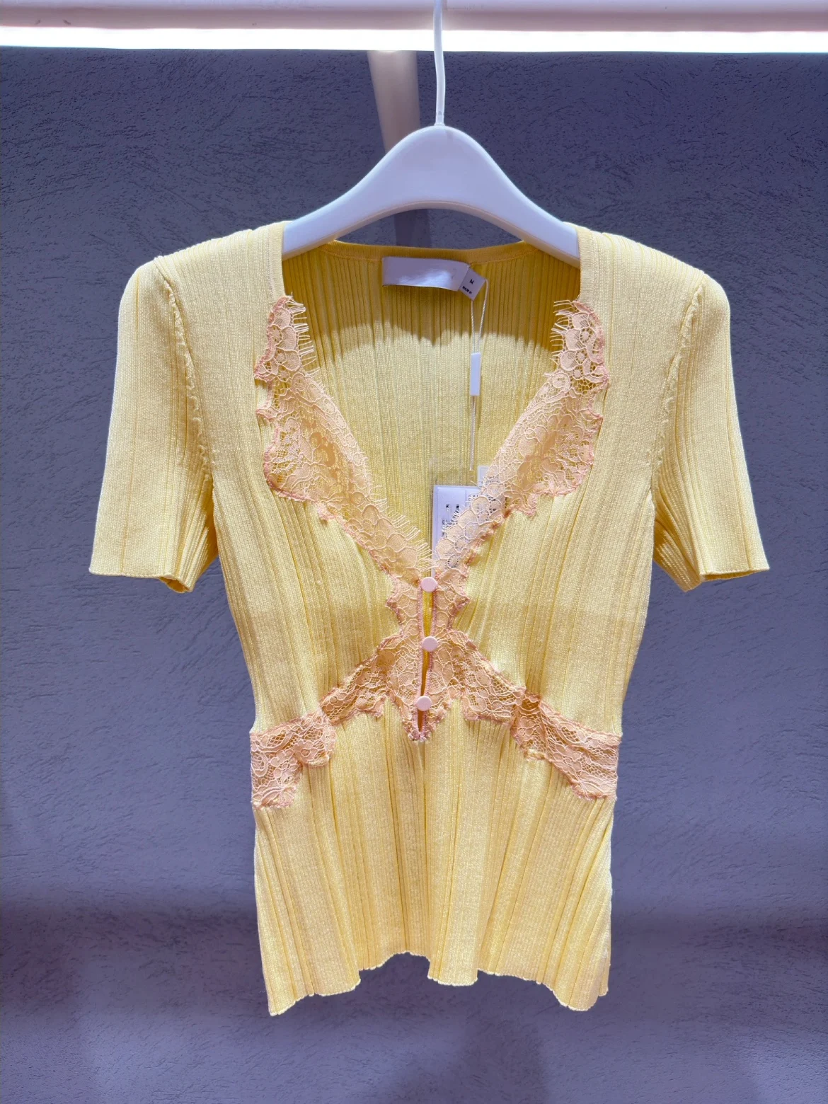 

Sweet Sle Yellow Lace Splice Elastic Knitted Top ort Sve Slim Fit Heidd SP2026 Early Spring Women's Faion Pullover