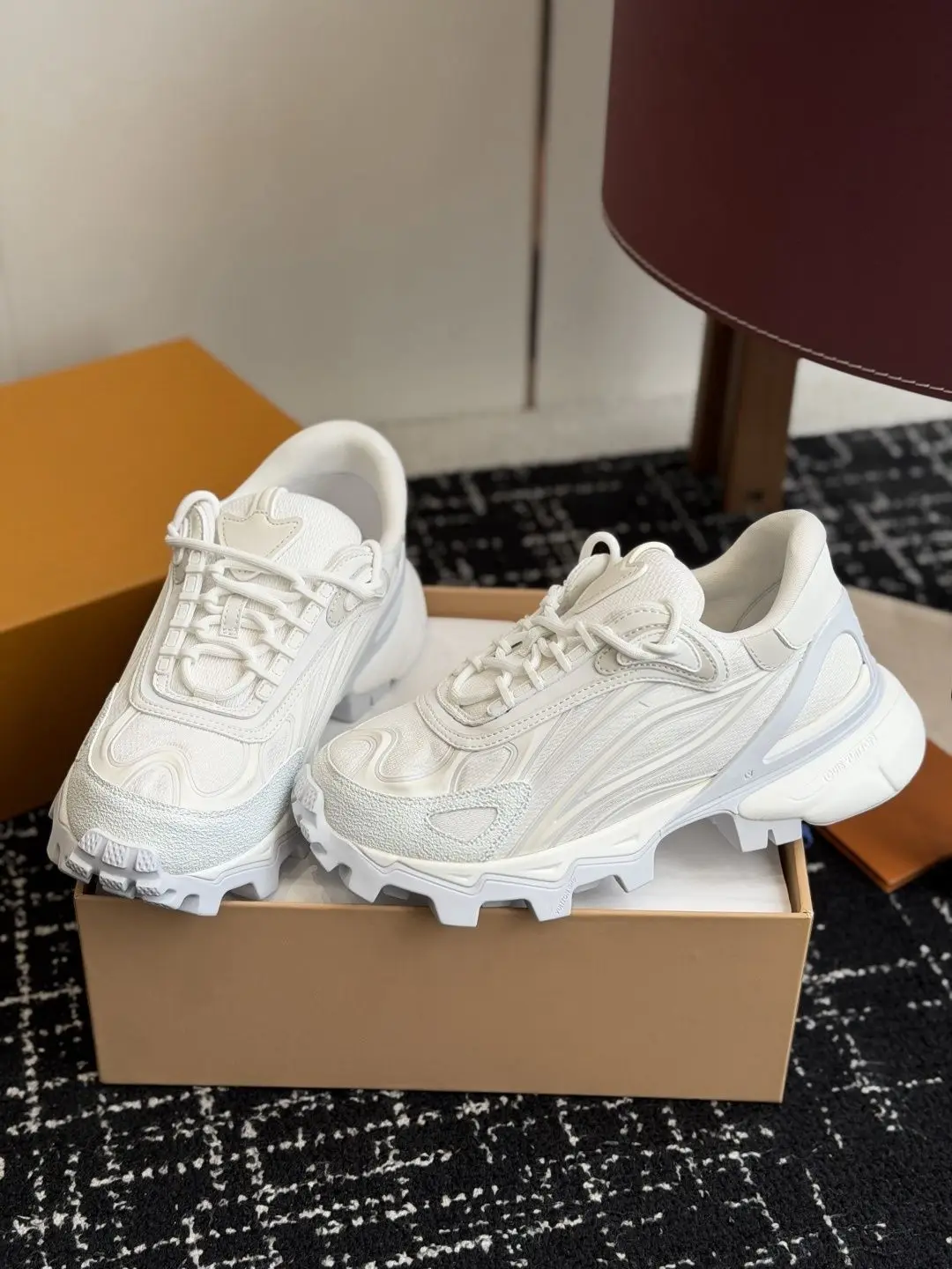 White Gray Color Contrast Low Top Sneakers for Men and Women, Light Soft Sole Casual Shoes, Clean and Fresh Couple Footwear for Students, Simple Color Matching, Suitable for Campus and Daily Shopping