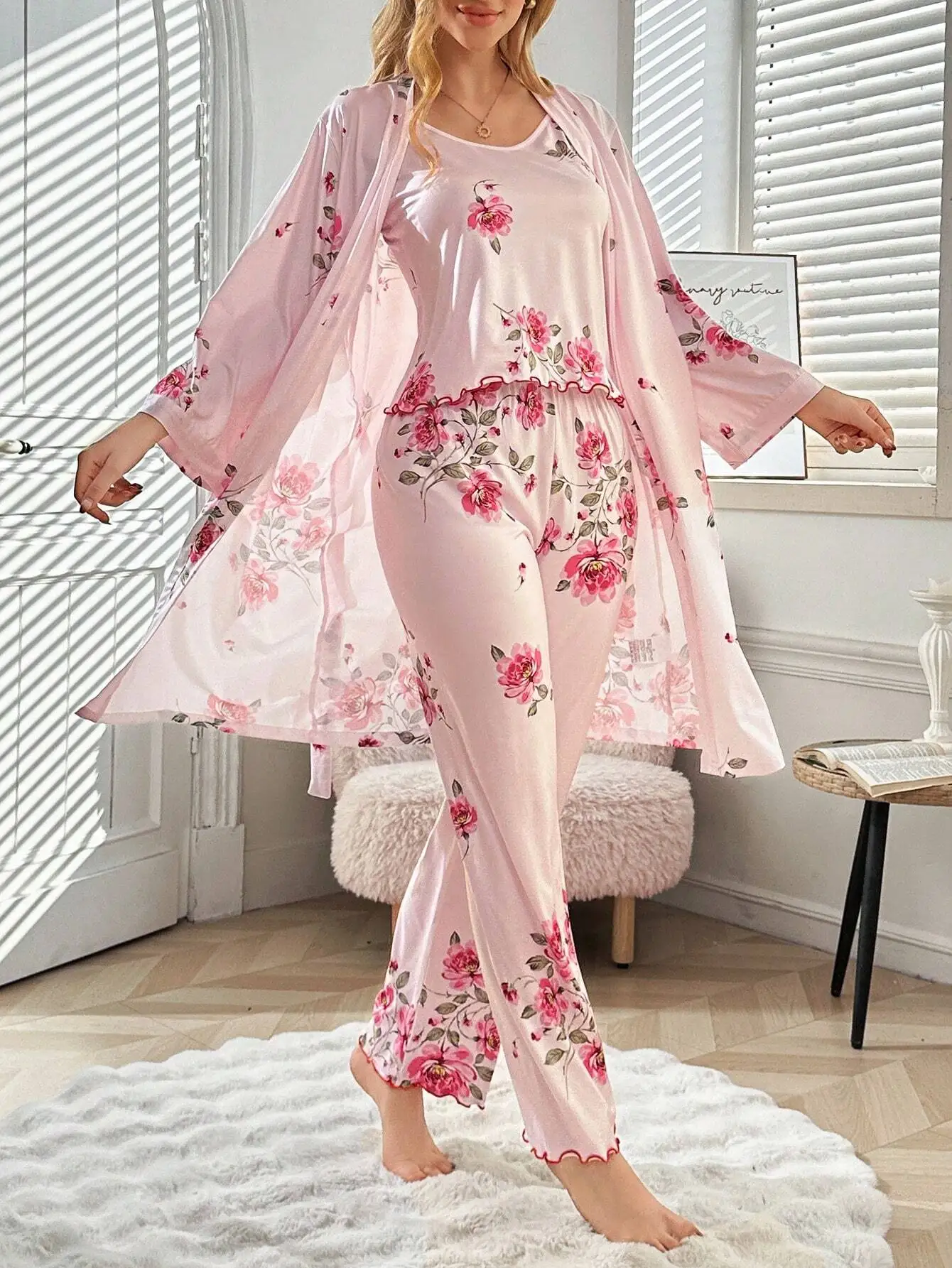 Three-piece new style ladies' comfortable floral-patterned bandeau top, pants and robe set for relaxed and comfortable home wear