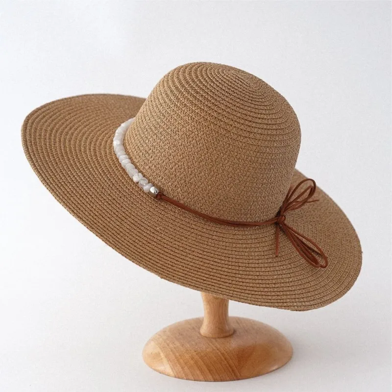 

A new style of women's hat with large brim seaside outing cool and