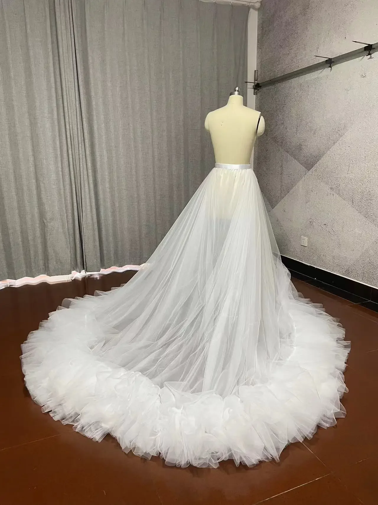 Saia destacável do casamento do trem Tulle, tamanho personalizado, acessórios