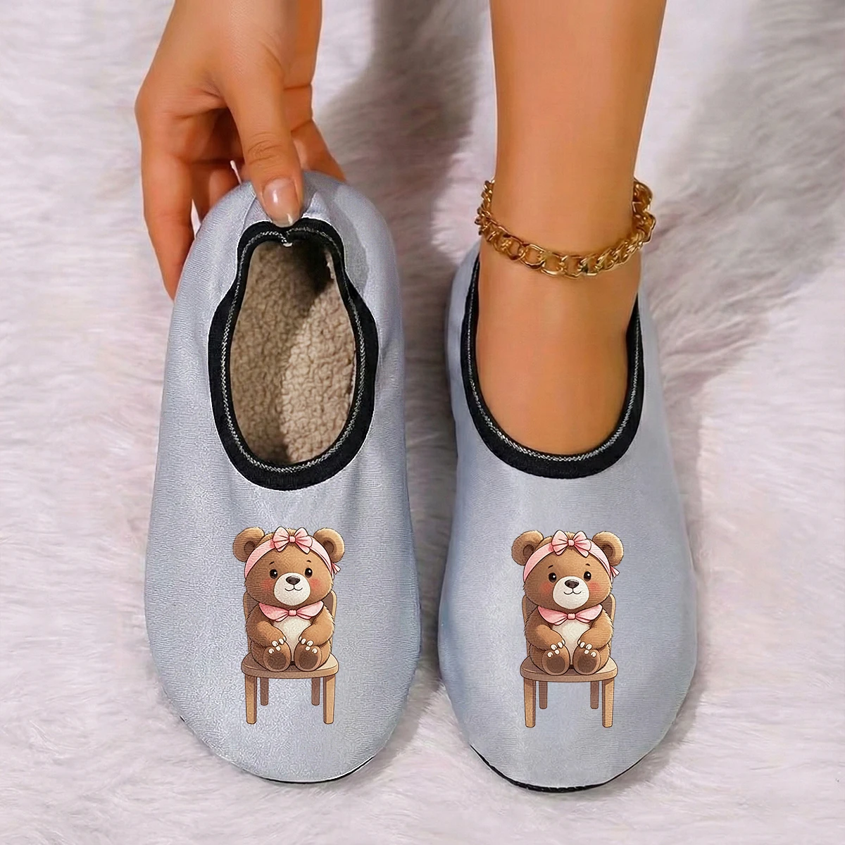 شبشب أرضي لطيف للزوجين يمكن ارتداؤه في الفصول الأربعة مطبوع عليه دمية دب من جلد الغزال عالي المرونة ومضاد للانزلاق #6