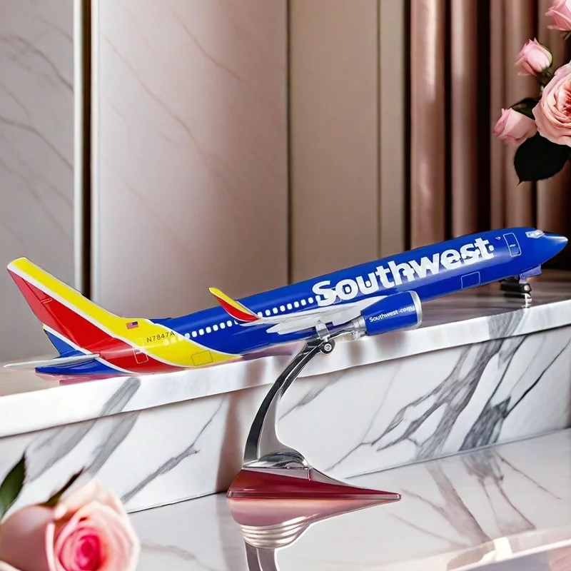 1:80 Scale Large Model Airplane Southwest Airlines Boeing 737 Plane Models Diecast Airplanes with LED Light for Collection