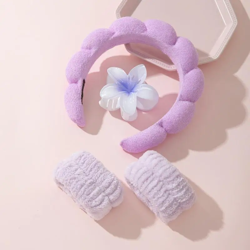 4/6-teiliges Plüsch-Hautpflege-Stirnband-Set mit saugfähigen Handgelenkbändern und niedlicher Blumen-Haarklammer für Gesichtsreinigung, Make-up und Hautpflege – Detail 4