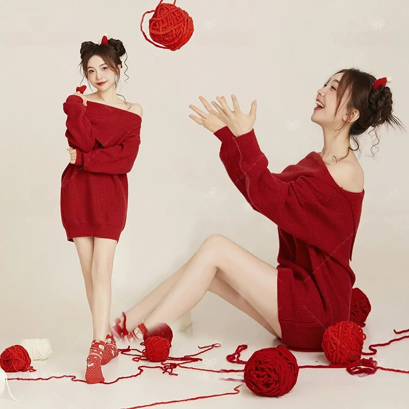 

Red Sweater Christmas Theme Portrait Photography Clothing Artistic Photo Shoot Studio New Year's Celebration Outfit