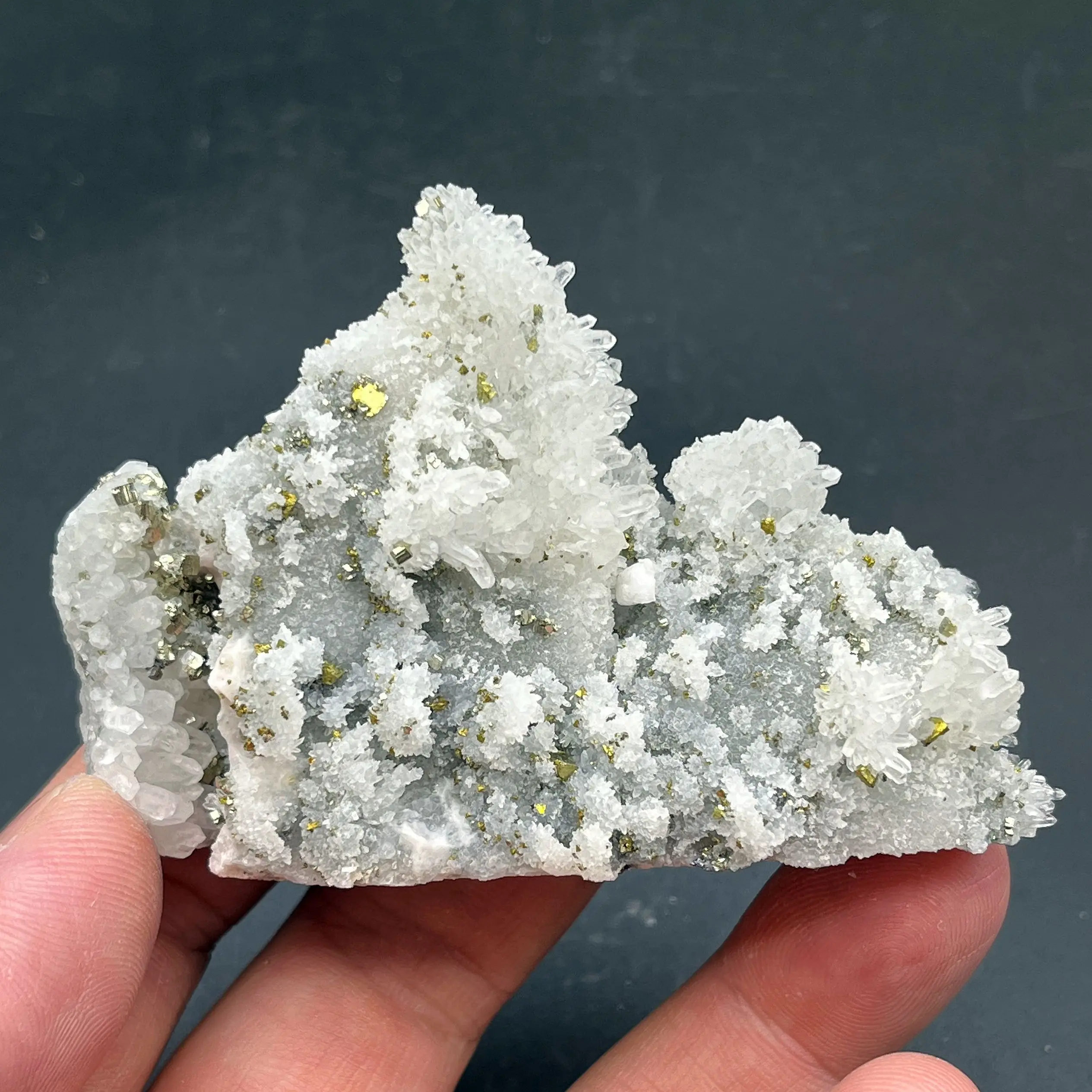 Natural crystal cluster and pyrite symbiosis crystal cluster meditation energy healing stone home decoration mineral specimen