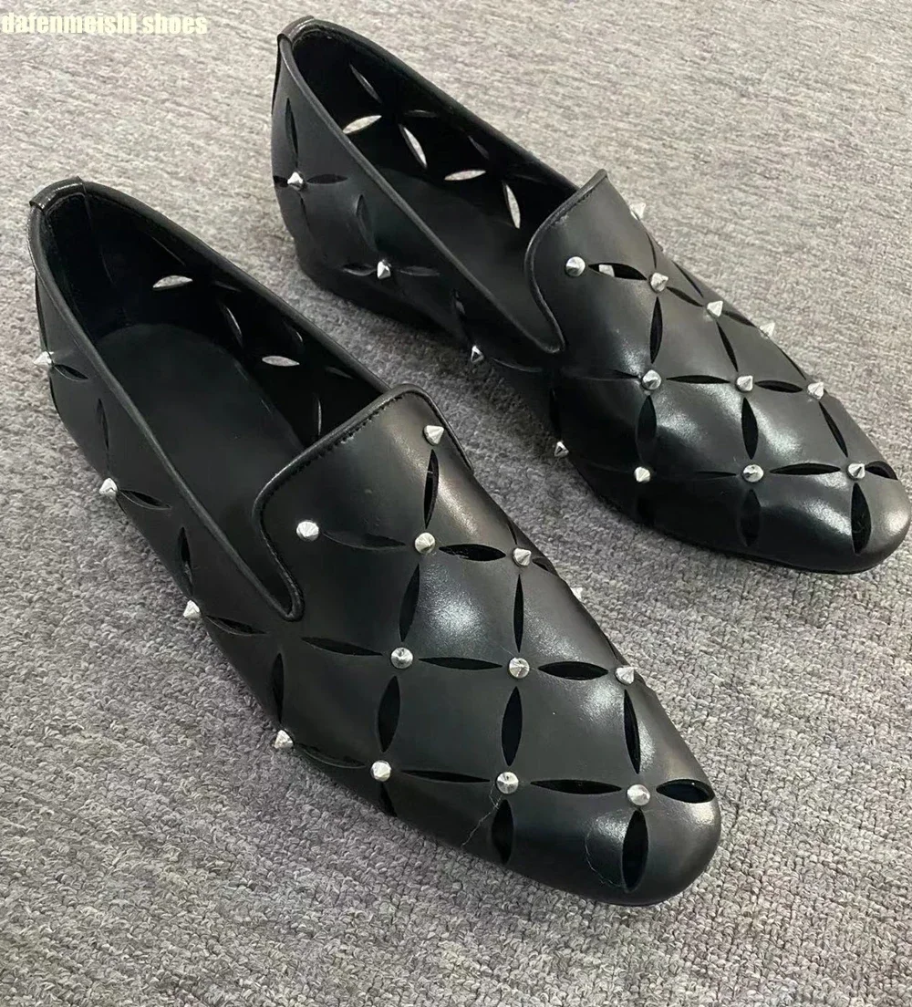 

2025 New Fashion Men Casual Shoes Rivet Breathable Leather Flat Sole Novelty Sandals Round Toe Slip On Summer Black Shoes