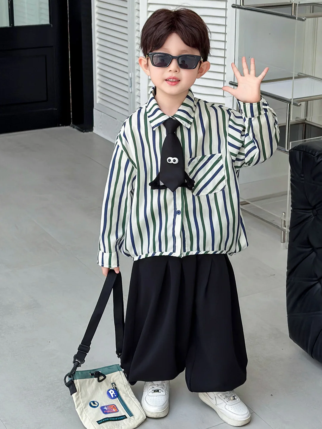 

Милый мультяшный комплект с полосатым галстуком для мальчиков: модная детская одежда для весны и осени, стильный уличный наряд для маленьких мальчиков