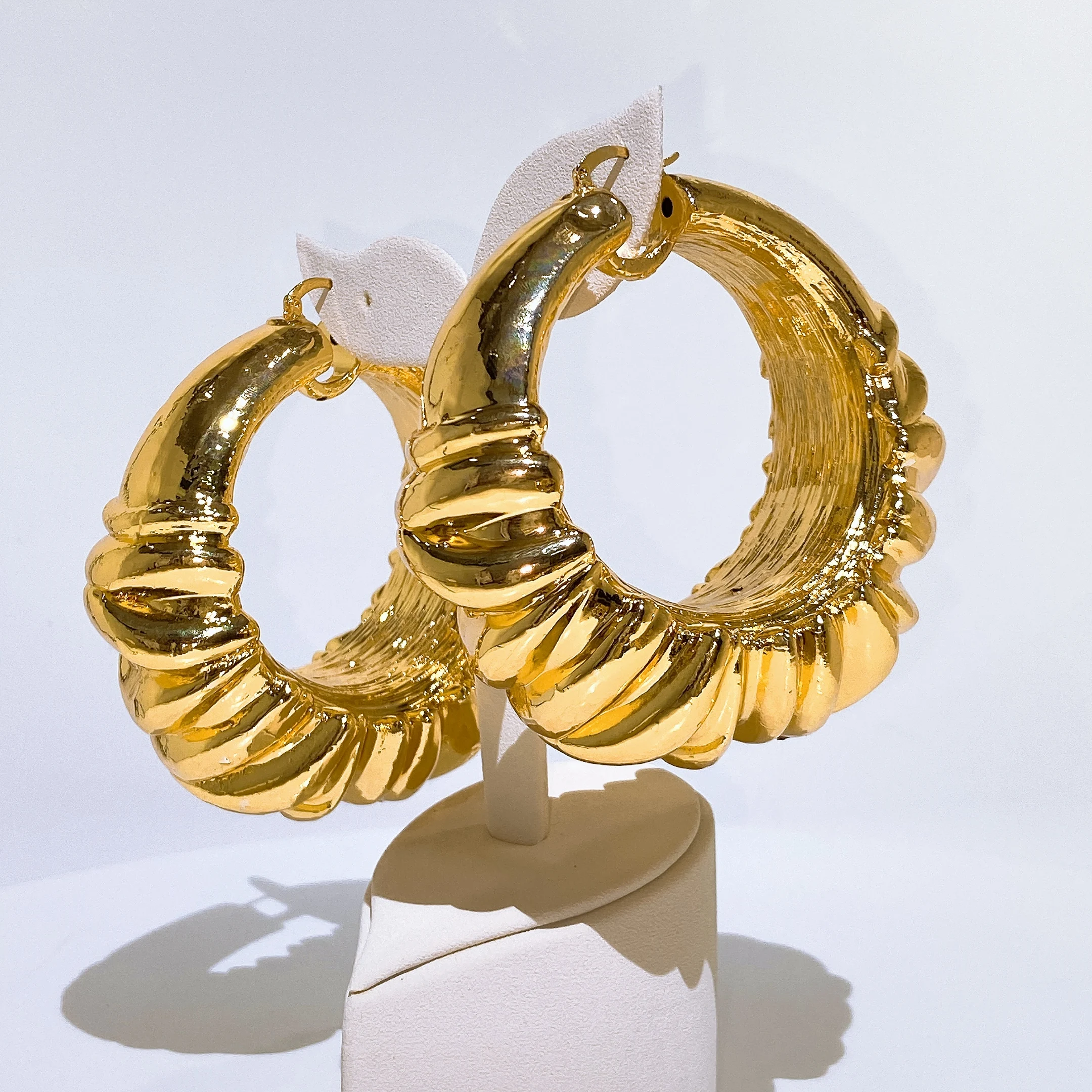 Women Chunky Textured Scale Hoop Earrings 18K Gold Plated Irregular Teardrop Huggie Hoops Vintage Statement Earrings African