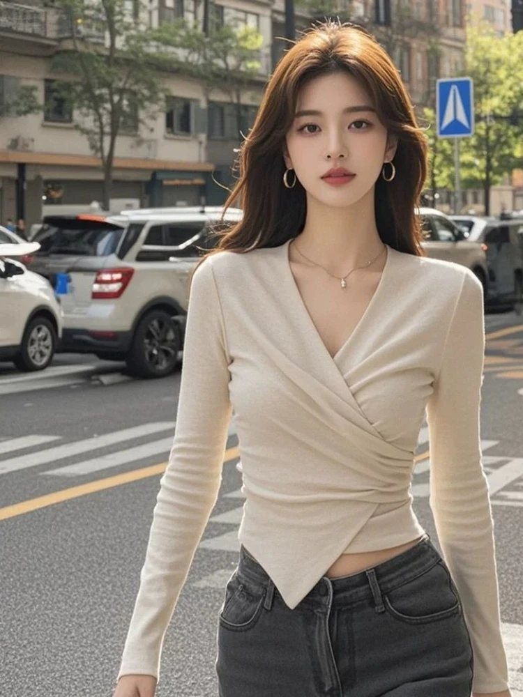 Trendy French V Neck Top 2026 New Women's Autumn Premium Chic Slim Fit Irregular Pleat Design Long Sleeved Crop Top Ootd Ready