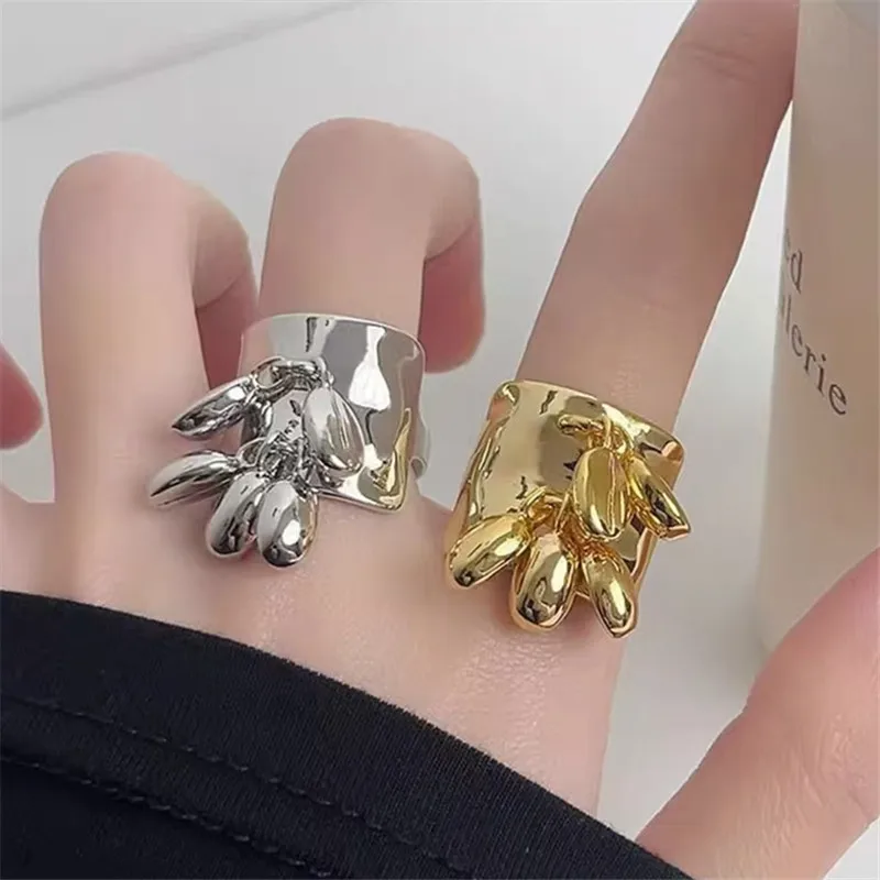 Anillo abierto con borla de café de Metal Retro europeo y americano, anillo adecuado para mujer, anillo de dedo elegante, nuevo accesorio 2025