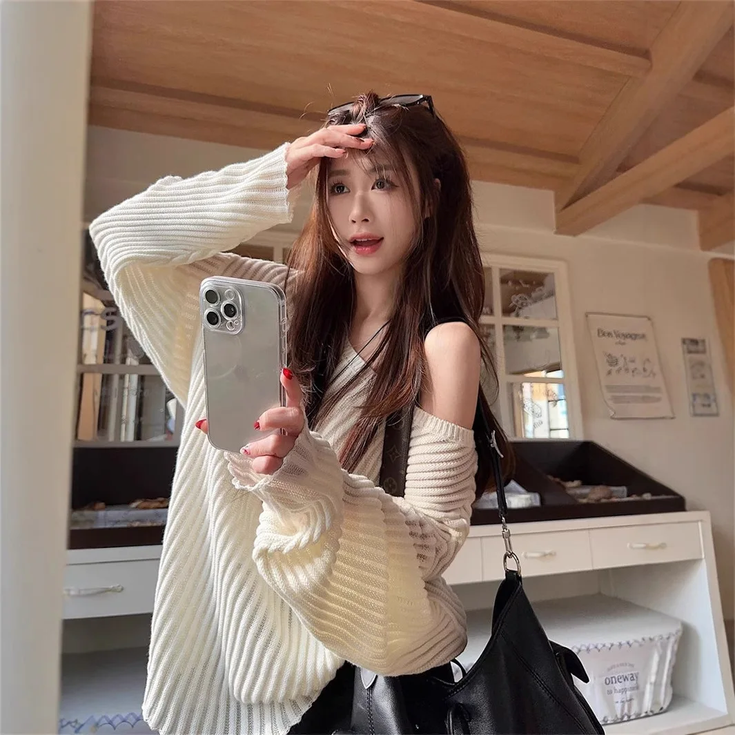 Laid-back Style Long Sleeve Knitted Cover up Women's Loose Casual Slimming Chic Shoulder Bared Top Polyester Fiber round Neck