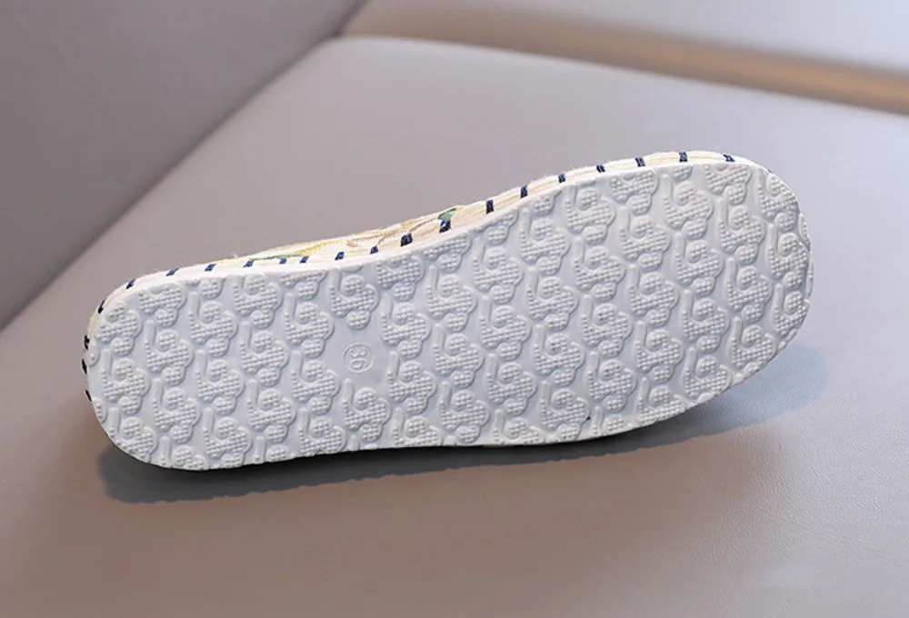 أحذية Streetwear كاجوال كلاسيكية من بكين القديمة أحذية Hanfu للنساء أحذية رياضية على الطراز العرقي مطرزة على الطراز الصيني الجنية