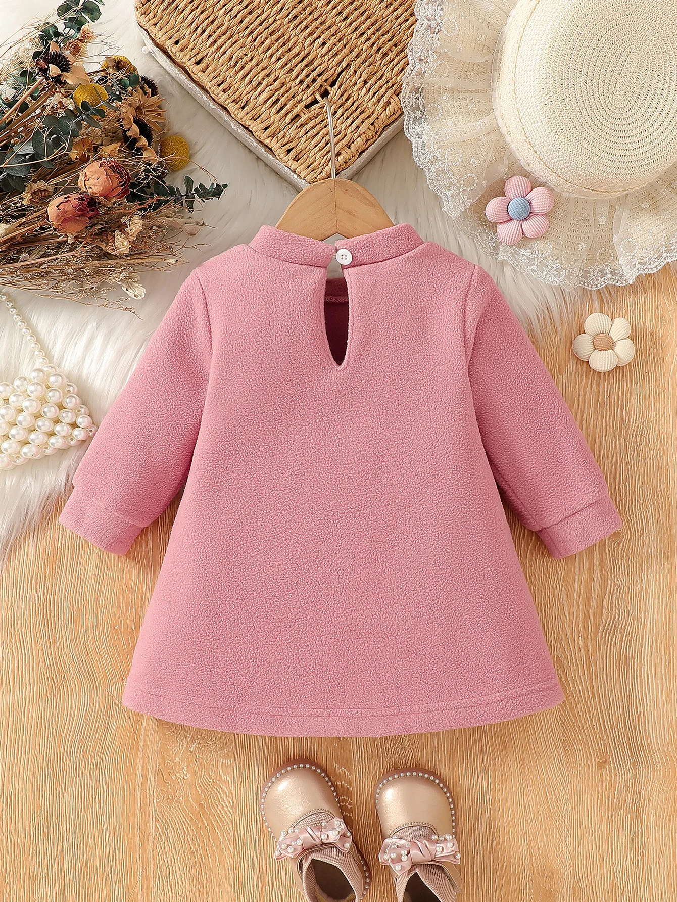 Baby girl autumn children's sweet and beautiful pink fleece dress with double bow decorations on the back for daily wear