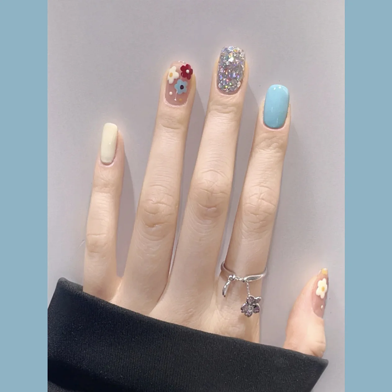 24pcs Short Square False Nails Art Cute Flower Design Blue Ballet Press on Nails Tips Shiny Powder Fake Nail Artifical Manicure