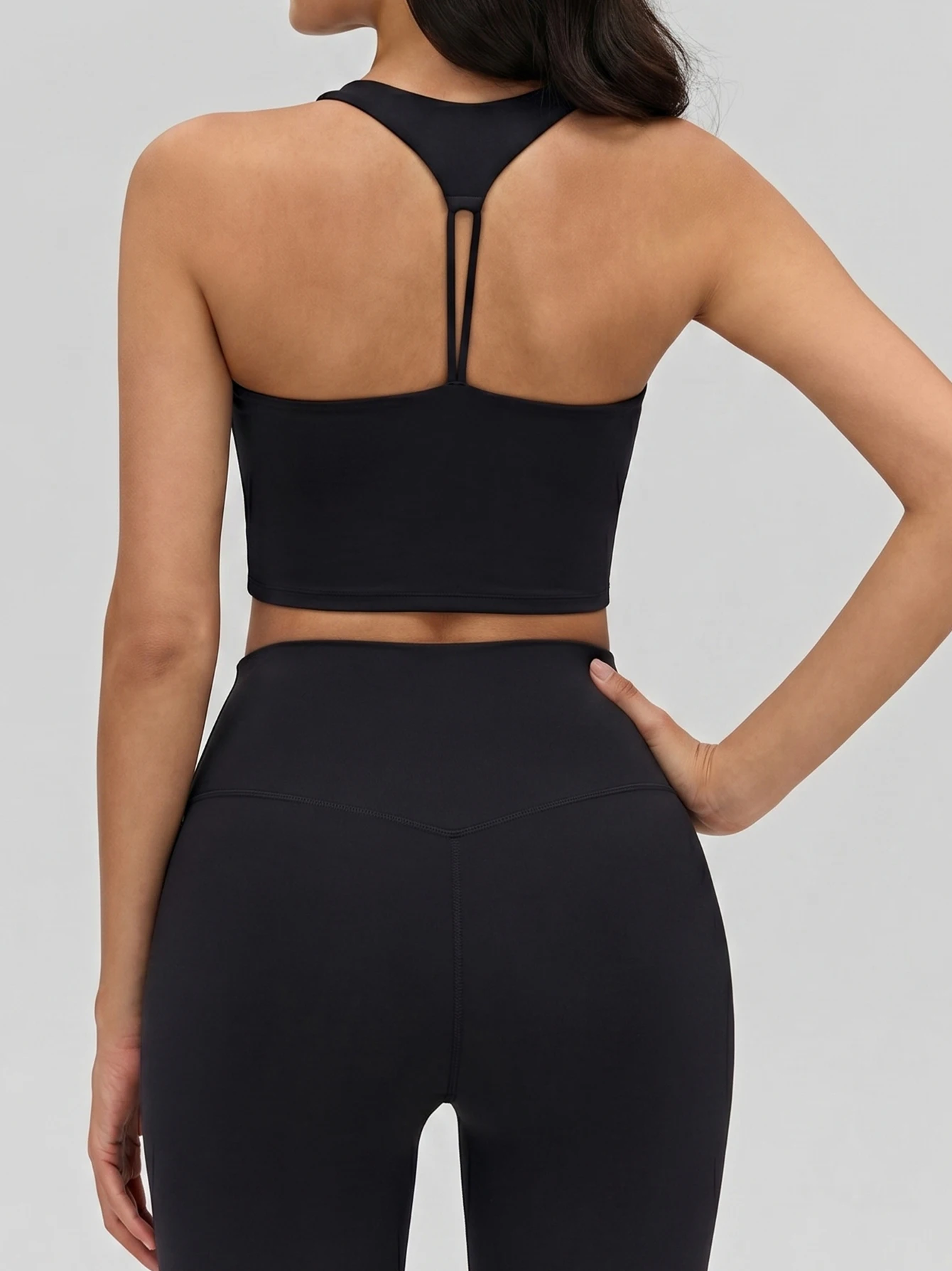 2026 summer Women's medium to high-support sports bra, padded workout top with adjustable straps.