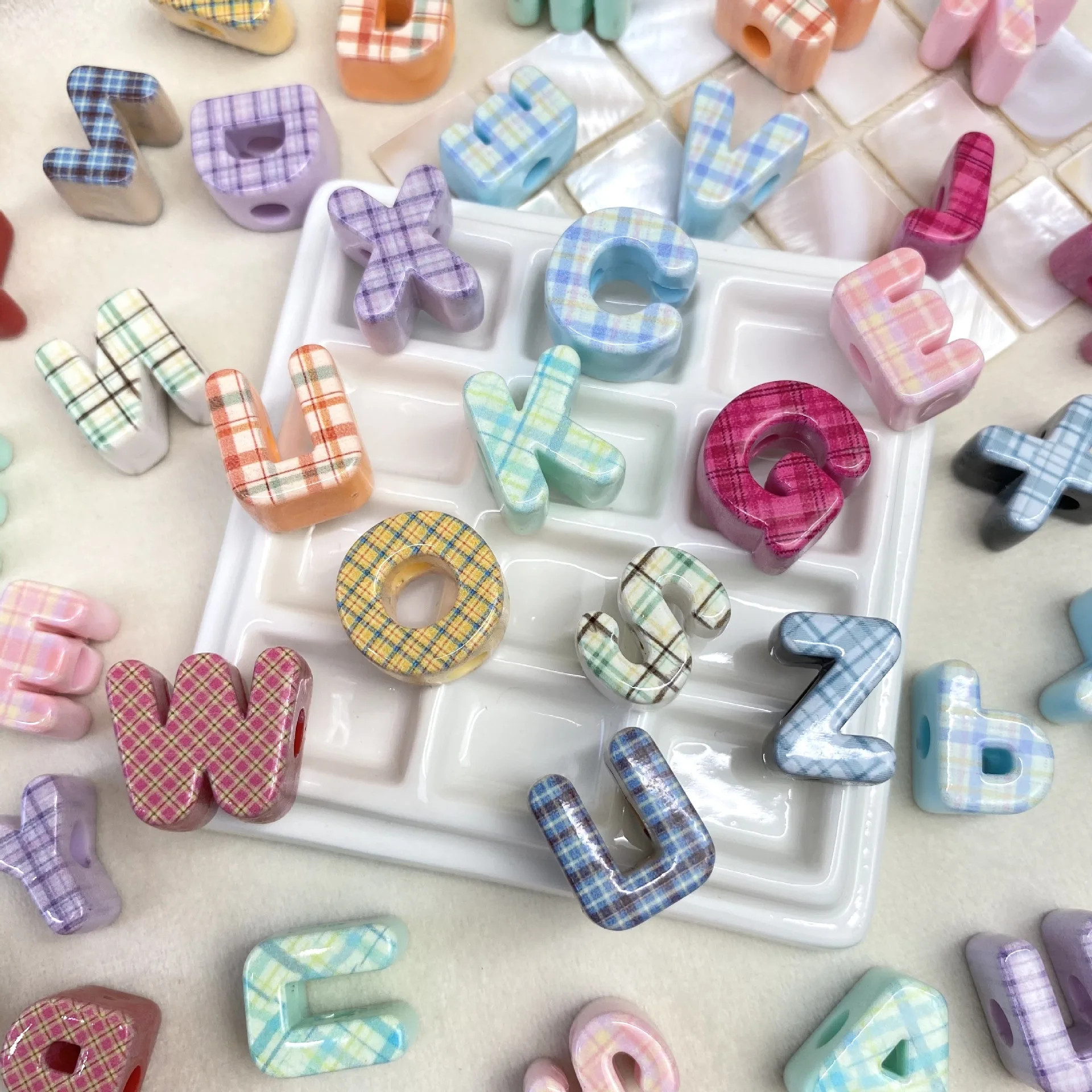 30/50/100 Stück/20 mm große Löcher Acryl Alphabet Buchstaben Perlen für DIY Telefon Kette Schlüsselanhänger Zubehör Materialien Lose Perlen – Detail 6